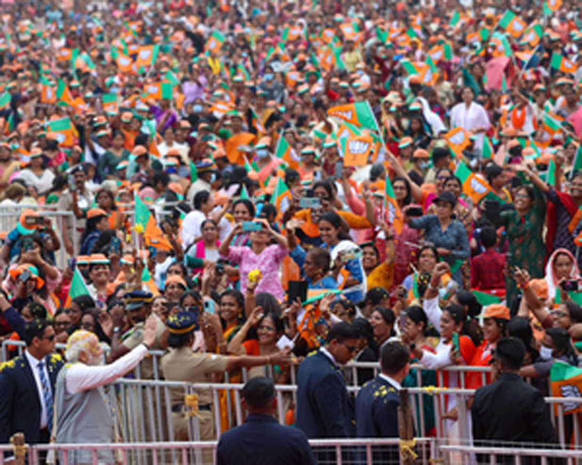 केरल में मोदी ने वामपंथियों और कांग्रेस पर निशाना साधा, उन्हें एक बताया